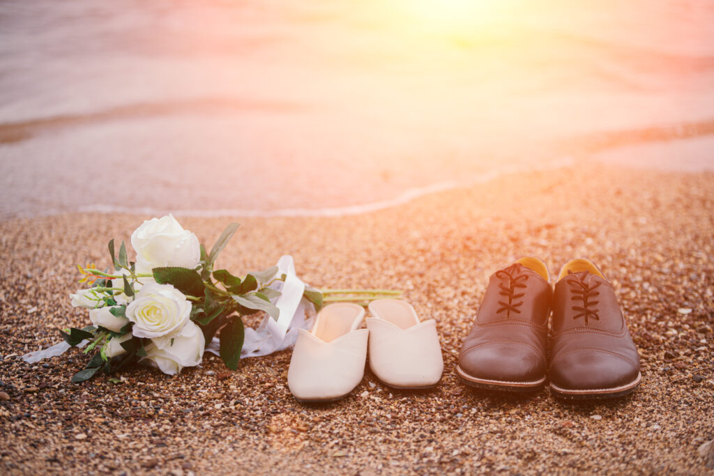 Close-up photos of a bouquet of flowers and shoes, the groom and